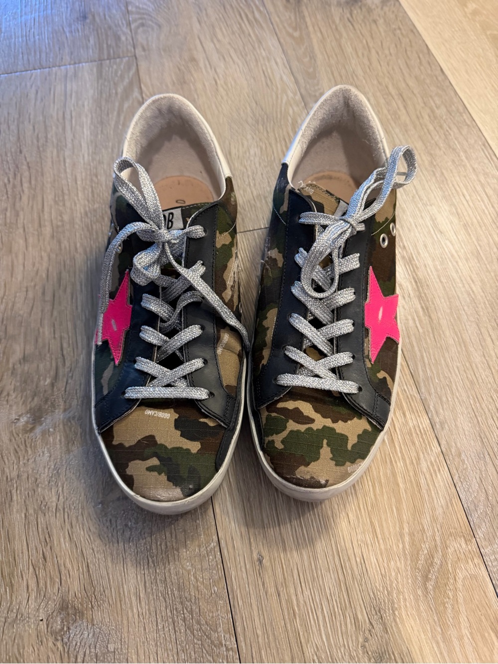 GOLDEN GOOSE
Super-Star Camo Pink Star & White Heel Sneaker
